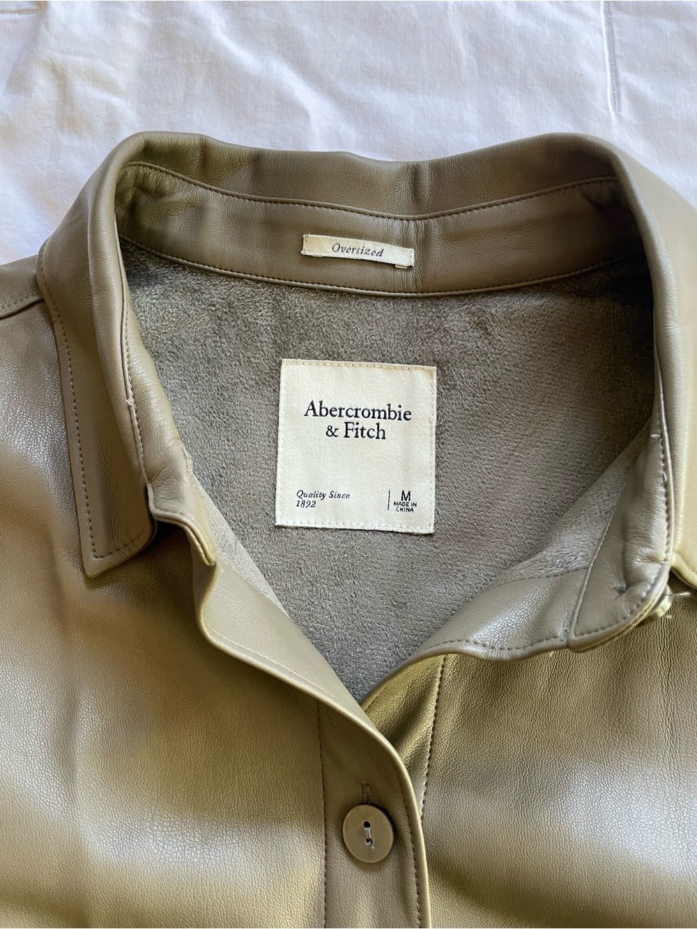 Abercrombie & Fitch Women’s Olive Button-Down Shirt Size Medium Oversized - Picture 3 of 3